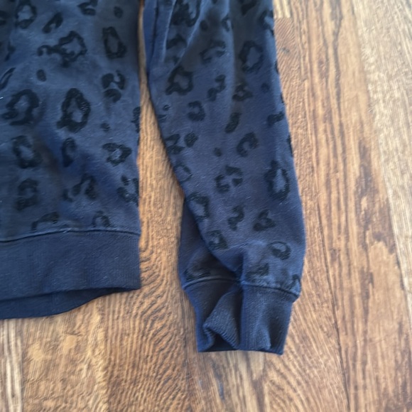 Z Supply Women’s Black Leopard Print Women's Sweater Size Small - Picture 4 of 7